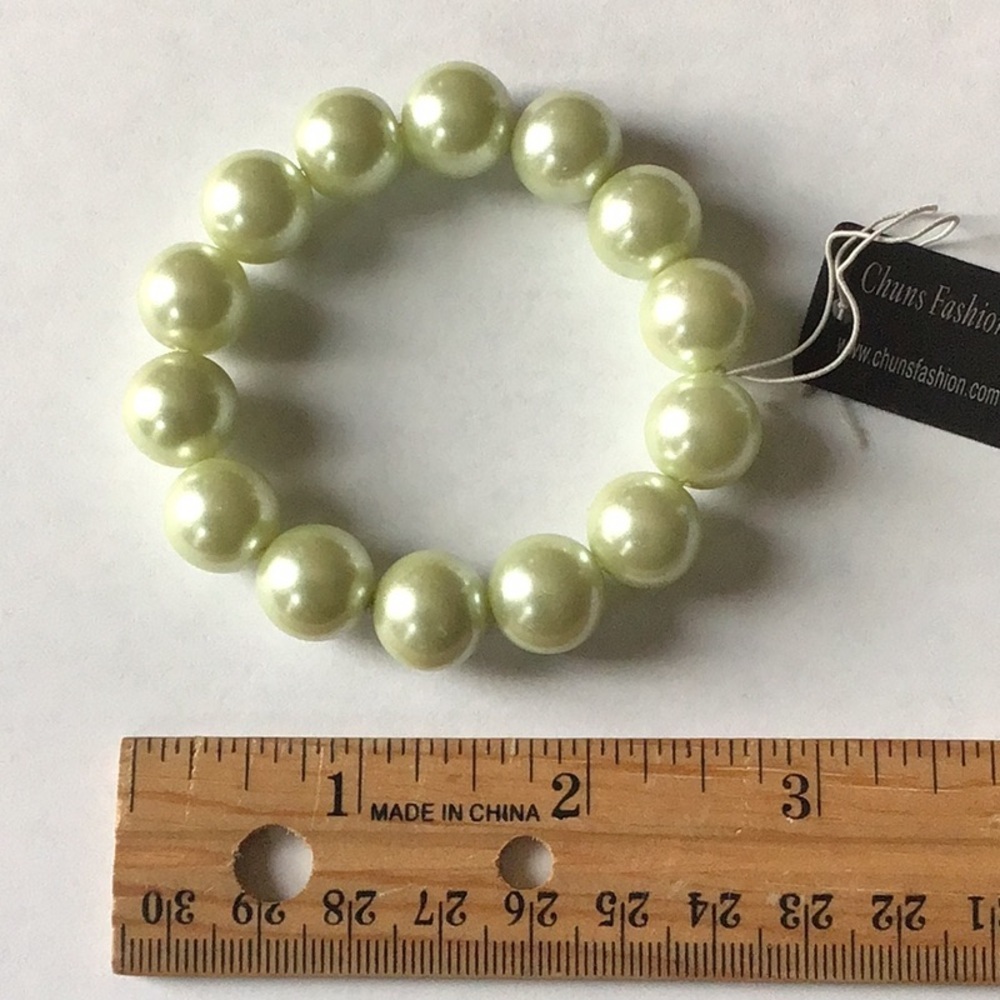 Elegant Light Green Beaded Stretch Bracelet - NWT - Picture 3 of 3